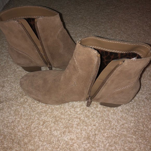 Steve Madden booties - Picture 3 of 8